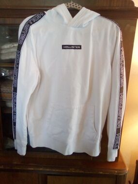 Hollister White Hooded Pullover Sweater